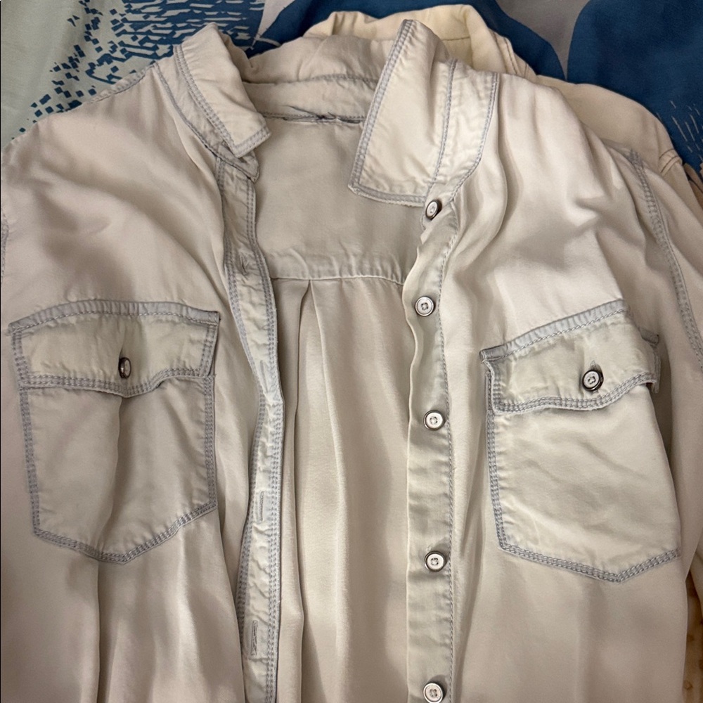 Light blue women’s Button-Up Shirt with Pockets halogen small